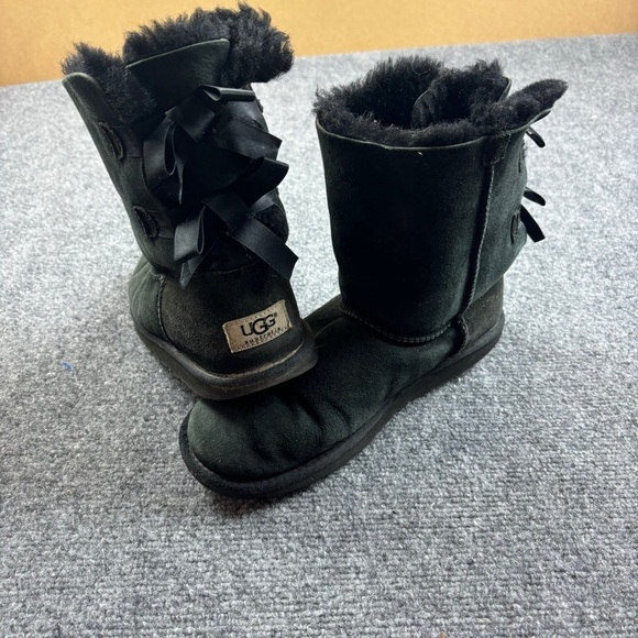 UGG Shoes - UGG Women’s Black Bailey Bow II Boots size: 6
